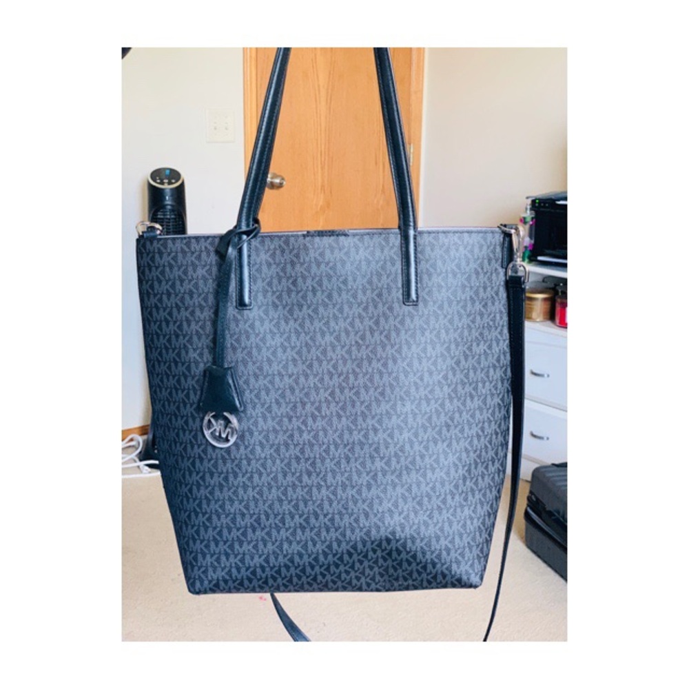 Michael Kors Hayley Large Logo Bag
